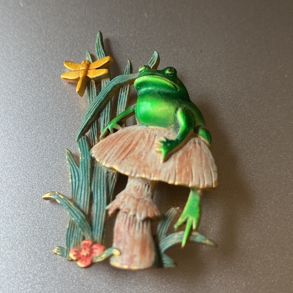 Signed Vintage frog mushroom dragonfly brooch pin - Picture 2 of 5